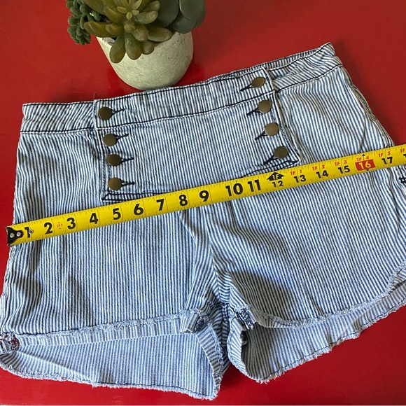 FOREVER 21 premium denim shorts - Picture 8 of 8